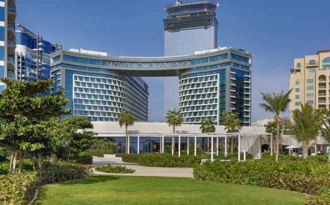 NH_Collection_Dubai_The_Palm_Exterior_View