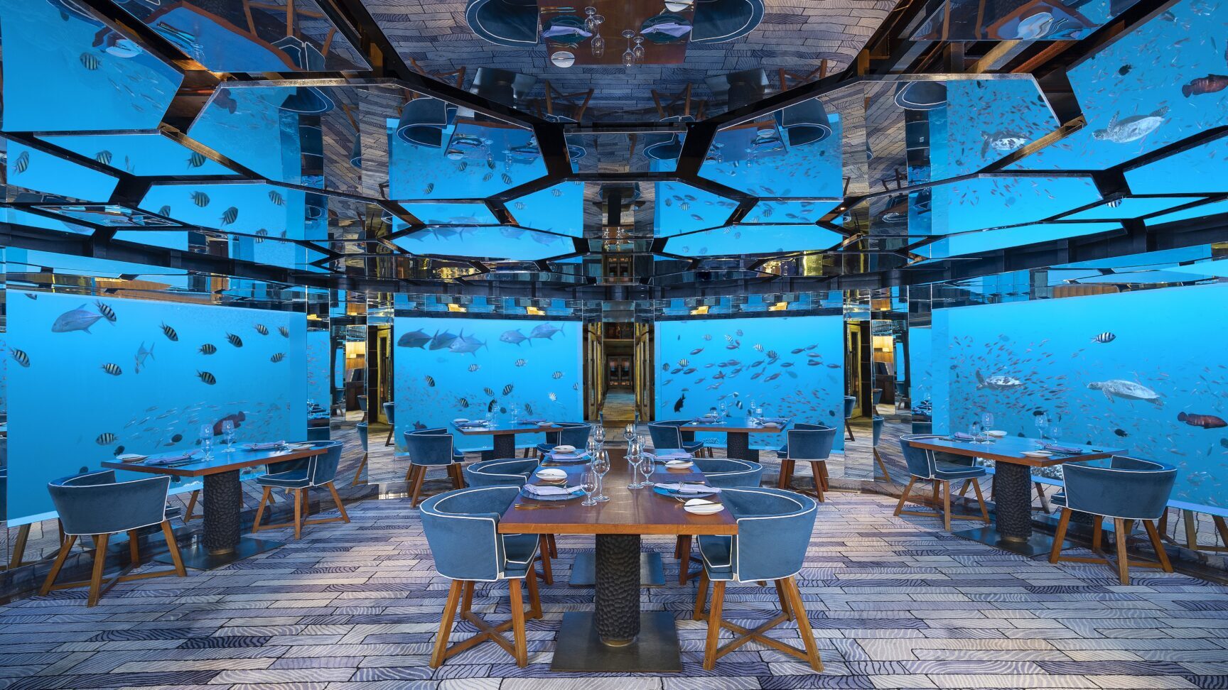 Anantara_Kihavah_Maldives_VIllas_Restaurant_SEA_wide interior